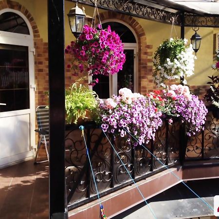 4You Apartaments Lviv Exterior foto